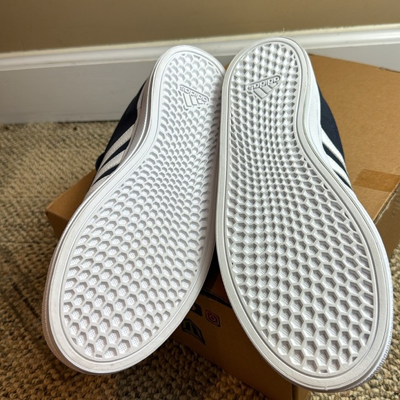 NWOT - adidas, Men's Bravada 2.0 Low Casual Sneakers from Finish Line, Size 8 - Picture 5 of 14